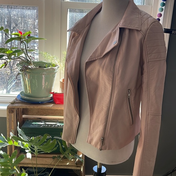 Faux leather jacket in dusty light pink. - Picture 3 of 4